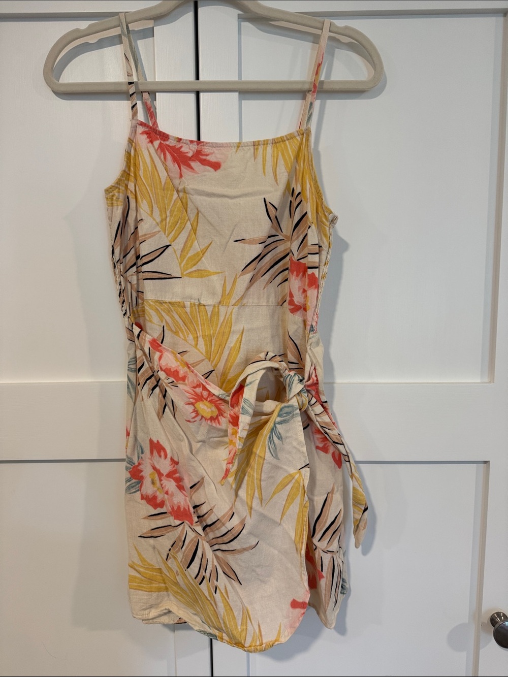 BIllabong- tropical Tie-Waist, adjusta Spaghetti Strap Dress